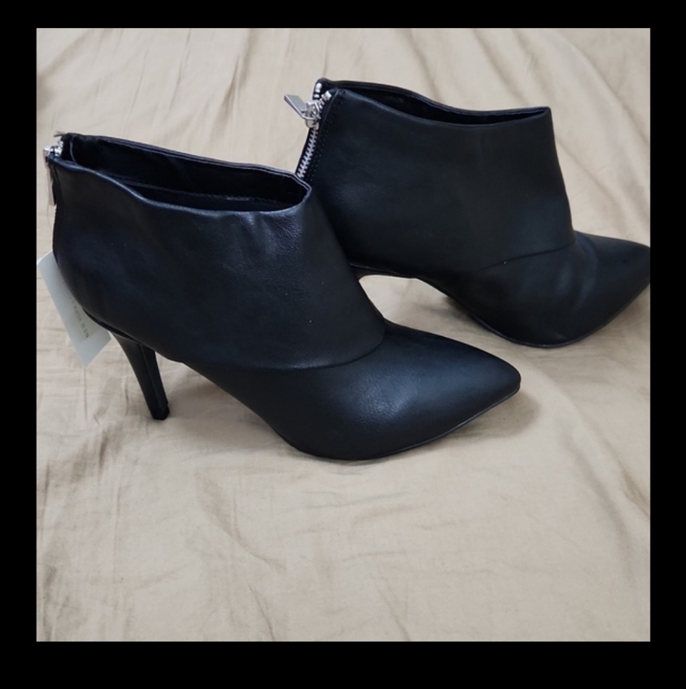 New! New York & Company black pointy toe ankle booties size 7
